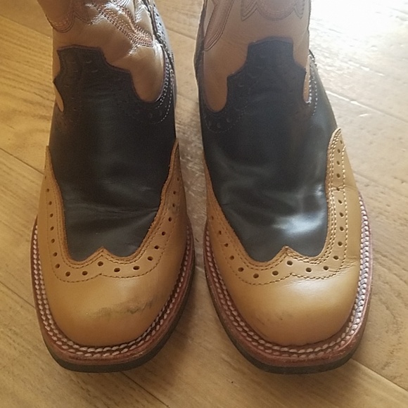 Boots - Picture 2 of 4